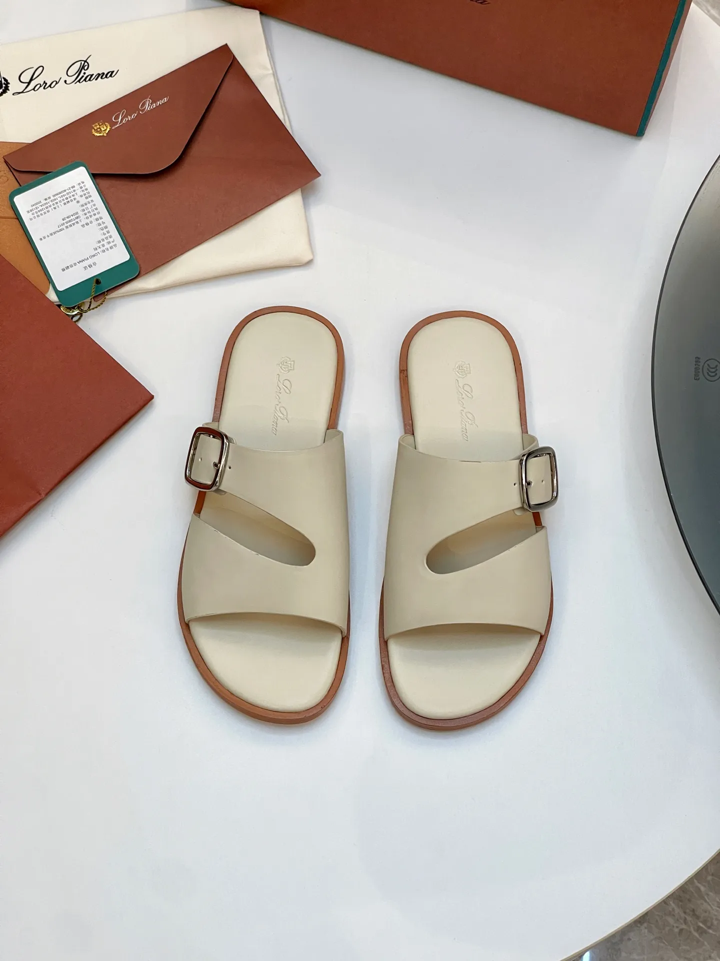 Men's shoes 💰420 Loro Piana, LP's popular spring and summer slippers are synchronized with the new counters, uppers are imported cowhide fabrics from Italy, high-quality splicing technology, soles: original soles specially provided by the original factory, exclusive molded soles are super comfortable, original factory orders, 🔍🔍high quality, you can go in and out of the counter at will, welcome to compare, code number 39-44 (order 38 45 46)